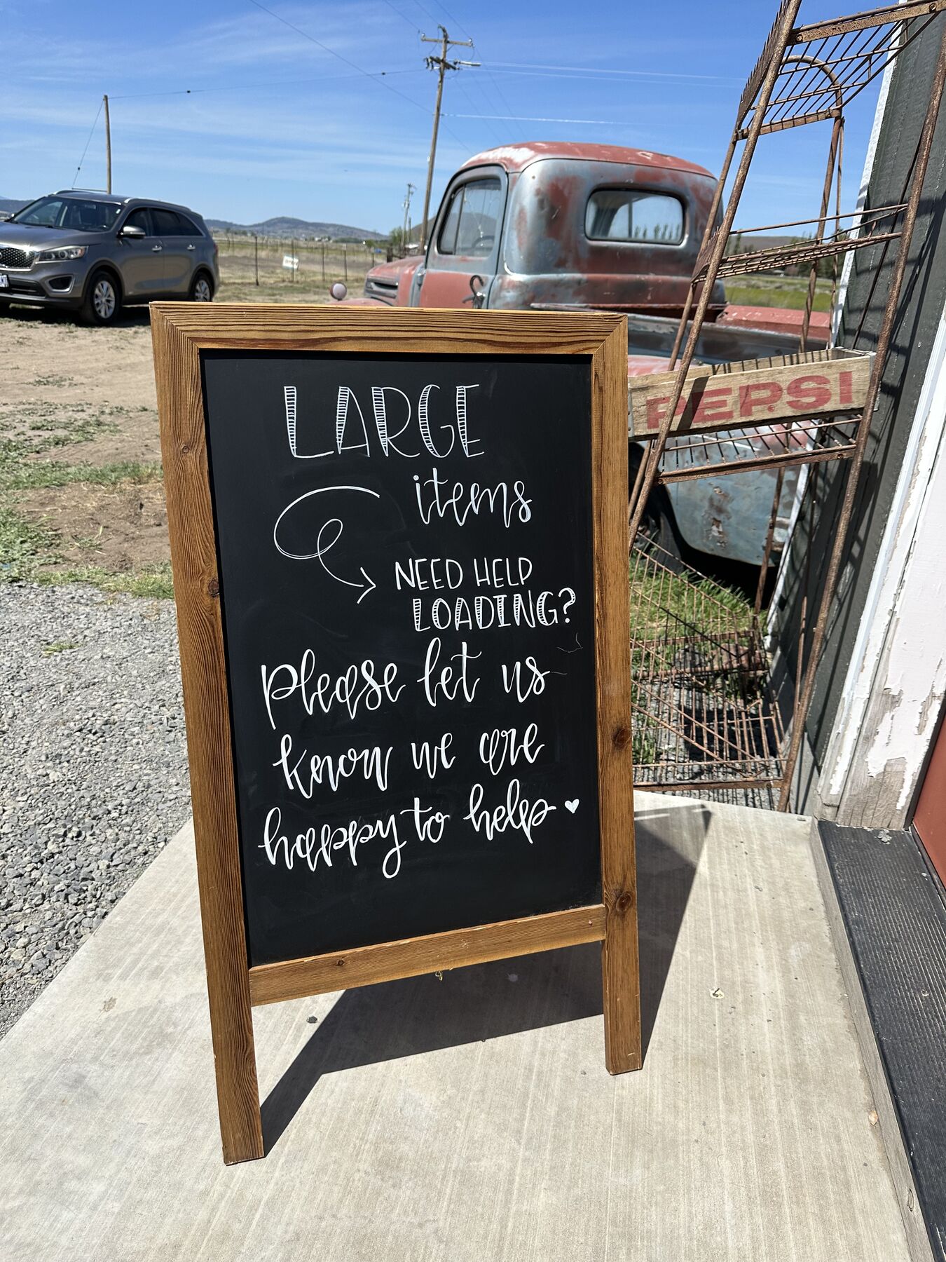 A handwritten sign explaining how to claim large antique pieces